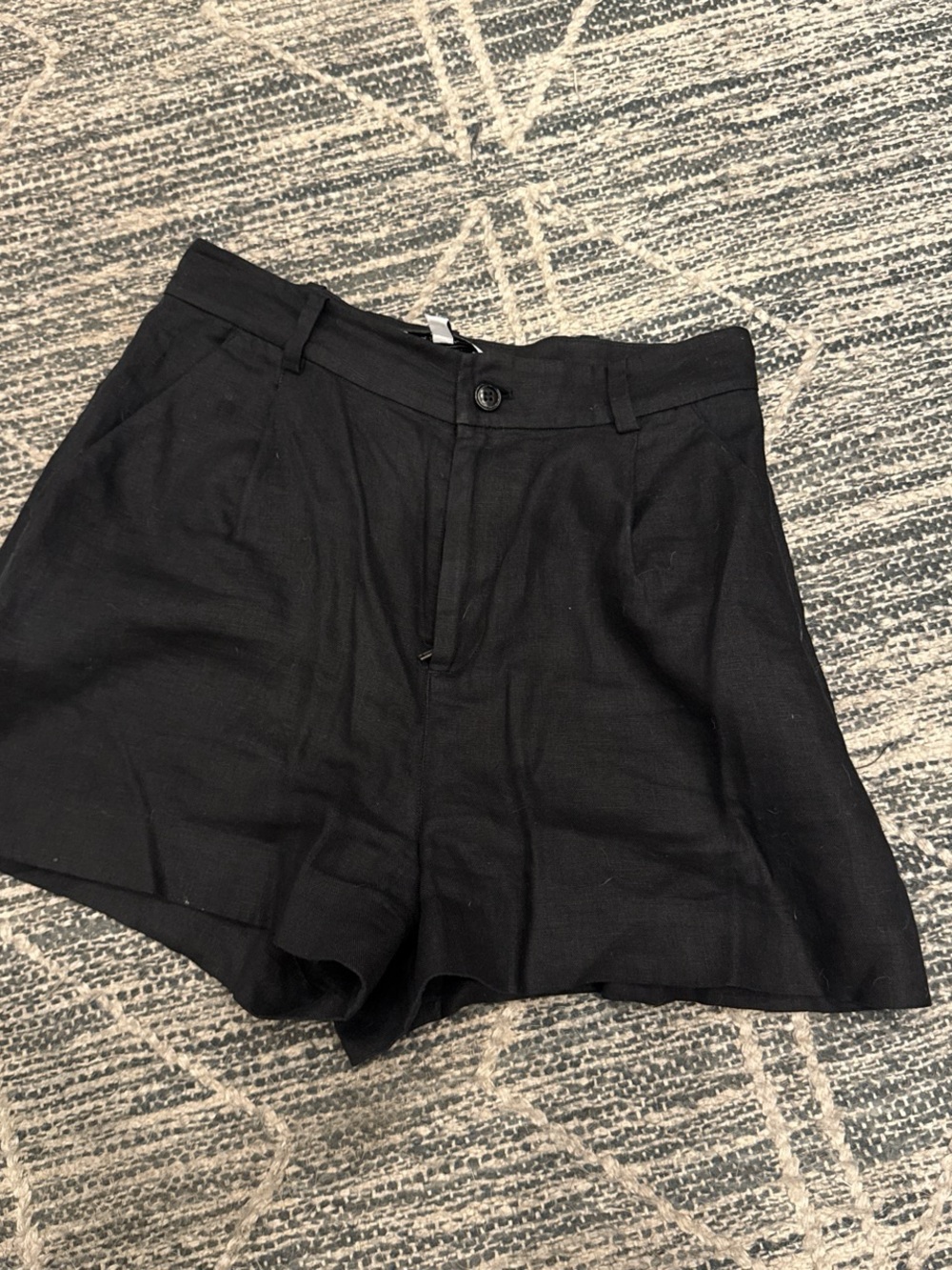 & Other Stories High-Rise Black linen shorts